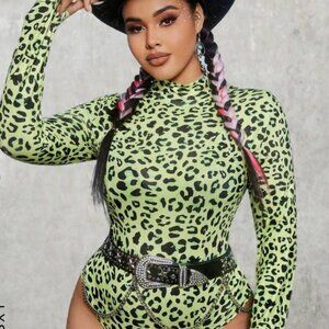 SHEIN SXY Leopard Printed Stand Collar Plus Size Bodysuit